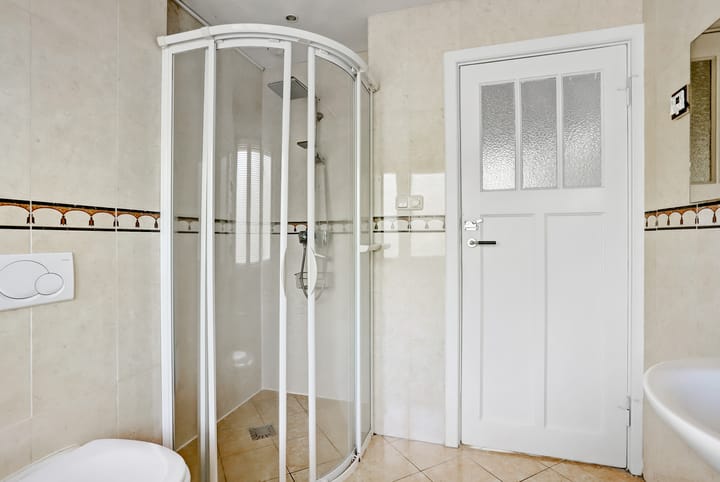 Photo 28 of Hobbemastraat 8