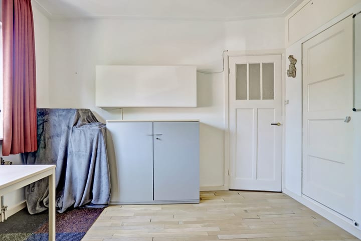 Photo 32 of Hobbemastraat 8