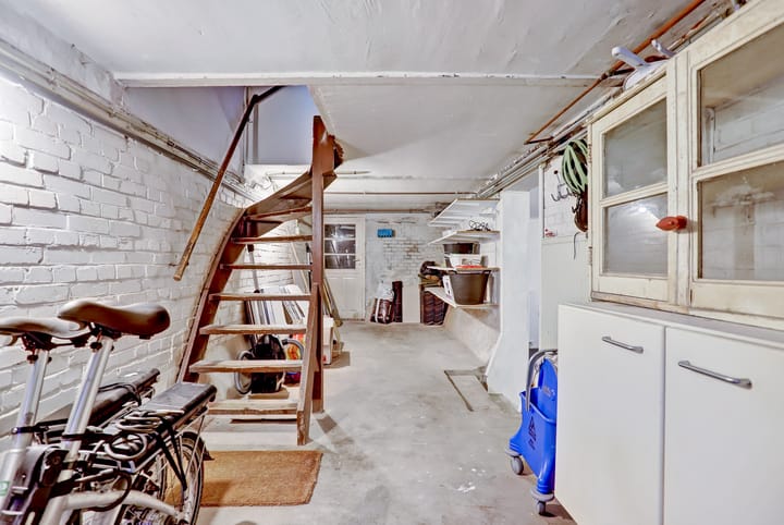 Photo 42 of Hobbemastraat 8