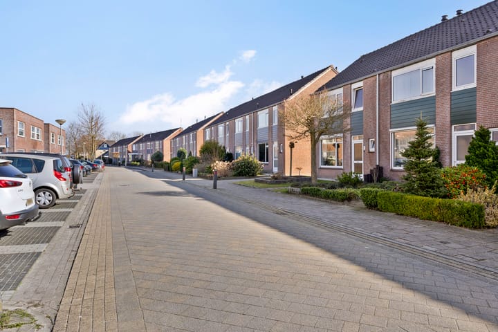 Photo 3 of Merelstraat 48