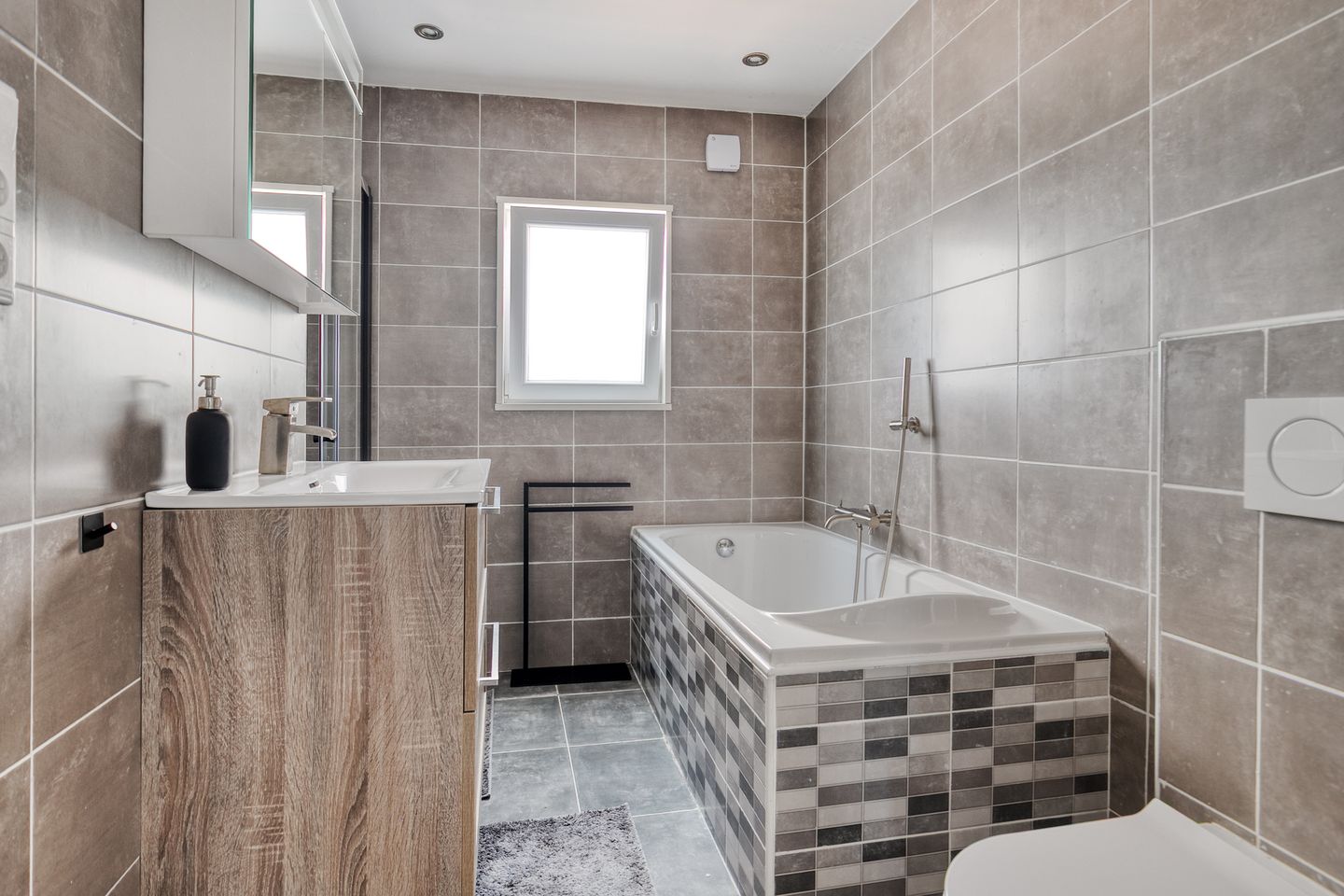 Photo 4 of Burg Sandbergstraat 27