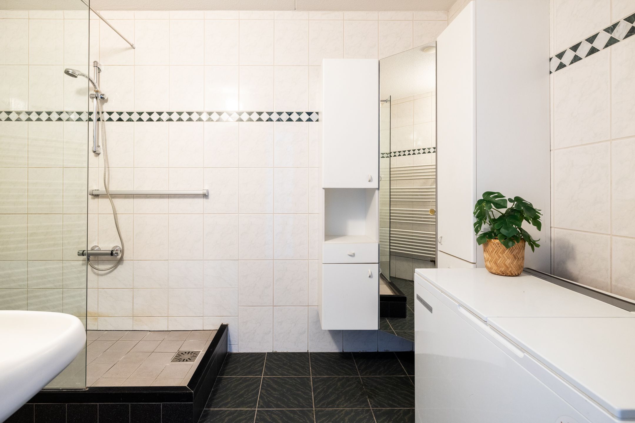 Photo 24 of Esserstraat 85