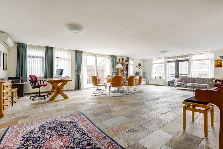 Foto 3 van Raadhuisplein 9