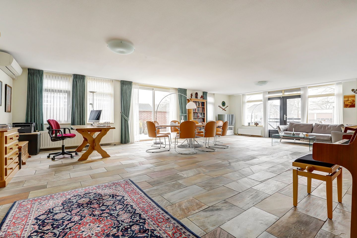 Foto 10 van Raadhuisplein 9