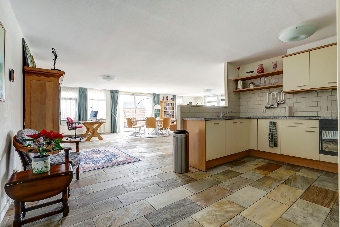 Foto 20 van Raadhuisplein 9