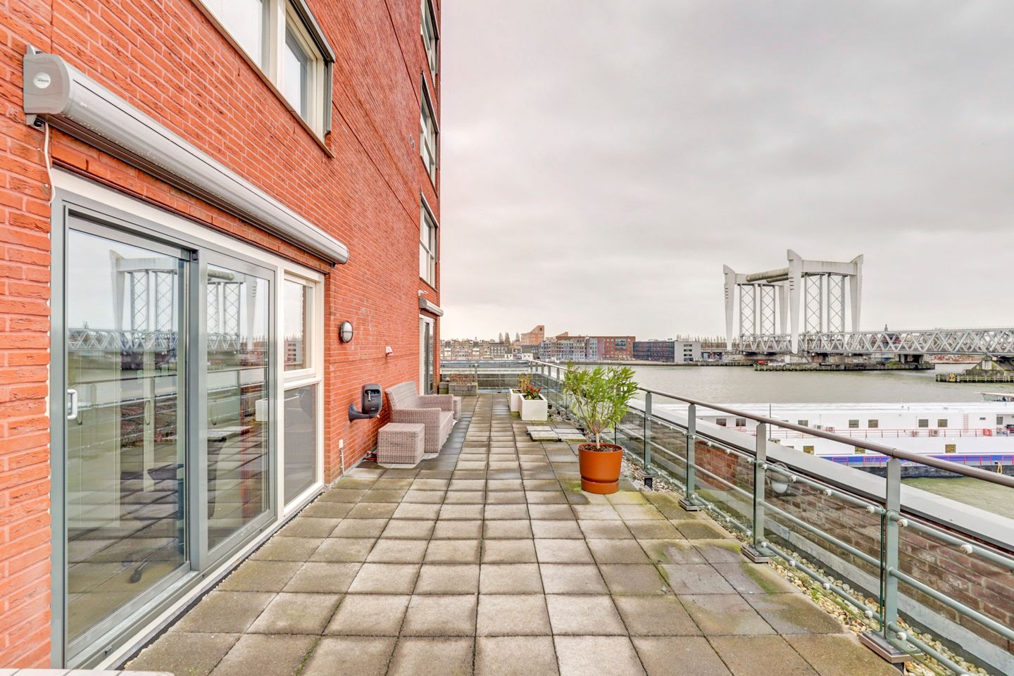 Photo 4 of Westpier 41