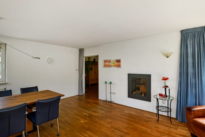 Photo 10 of Conference 7