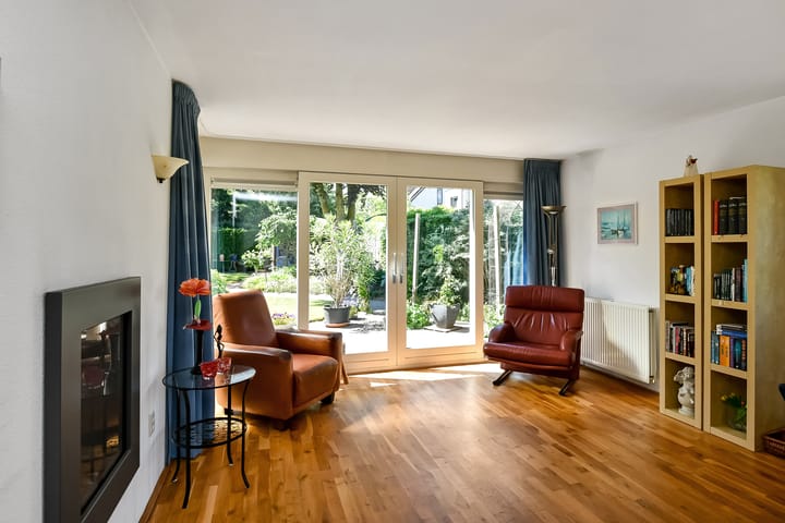 Photo 12 of Conference 7