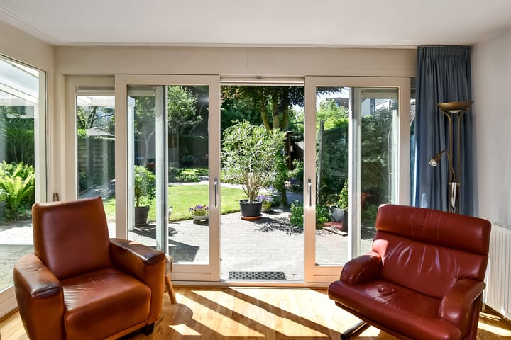 Photo 13 of Conference 7