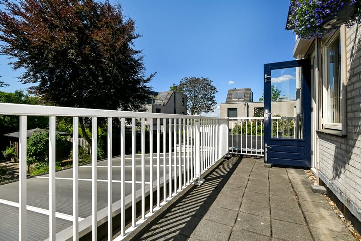 Photo 18 of Conference 7