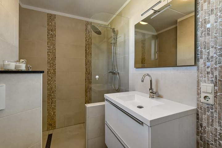 Photo 21 of Conference 7