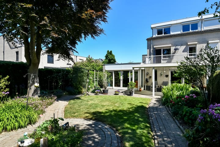 Photo 37 of Conference 7