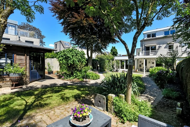 Photo 39 of Conference 7