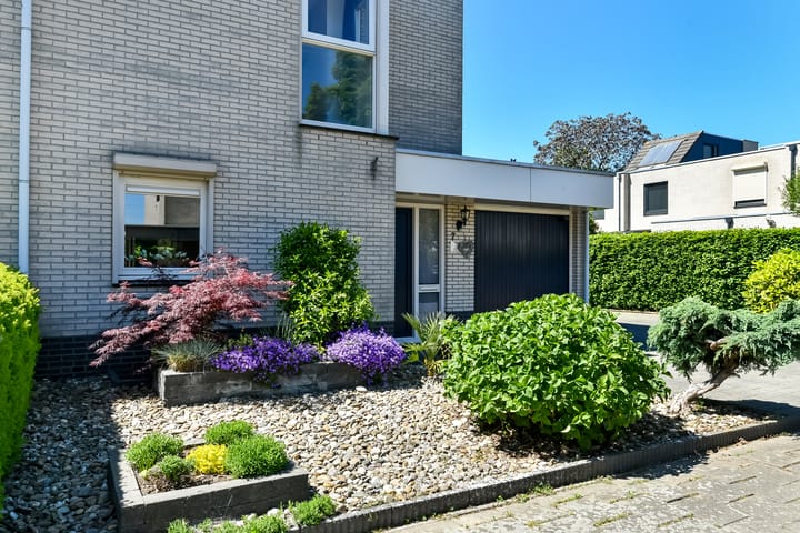 Photo 42 of Conference 7