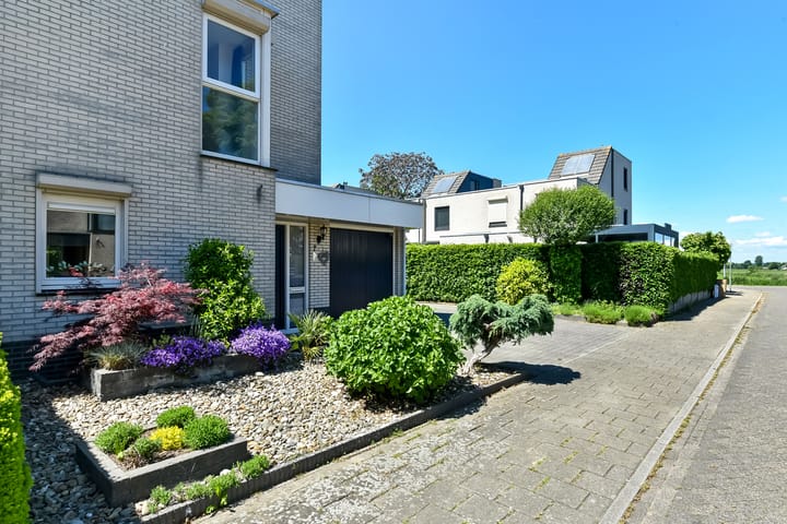 Photo 45 of Conference 7