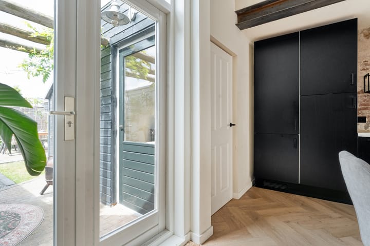 Foto 11 van Warmoesstraat 73