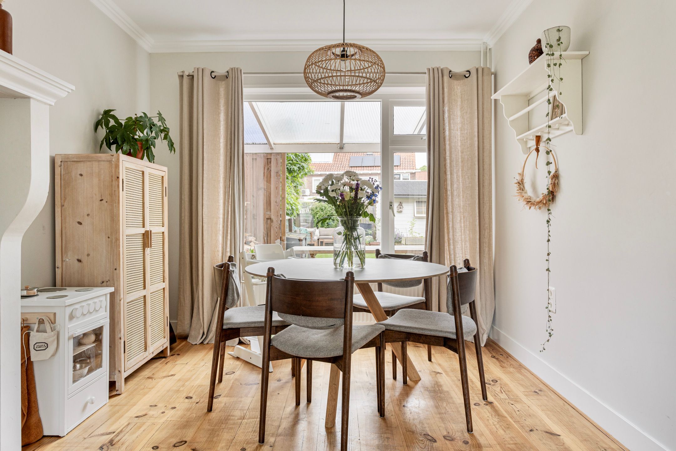 Foto 3 van Douwes Dekkerstraat 11