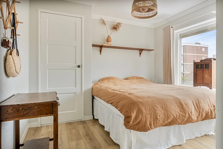 Foto 12 van Douwes Dekkerstraat 11