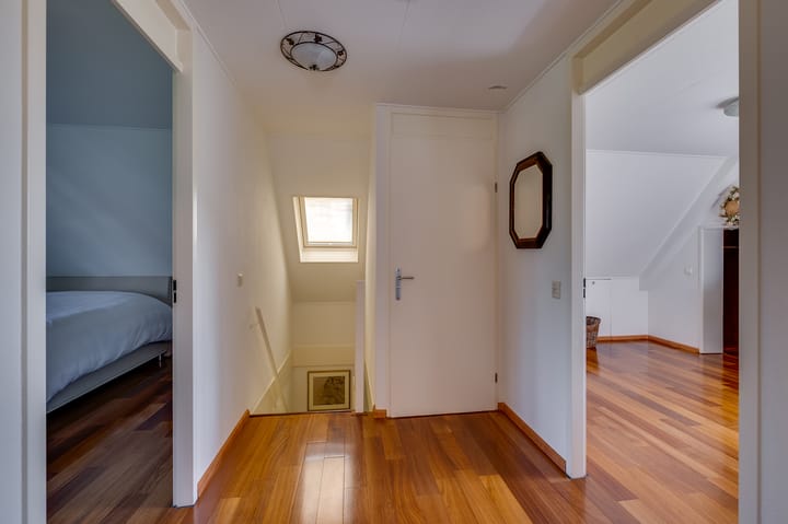 Photo 33 of Vlasoever 32