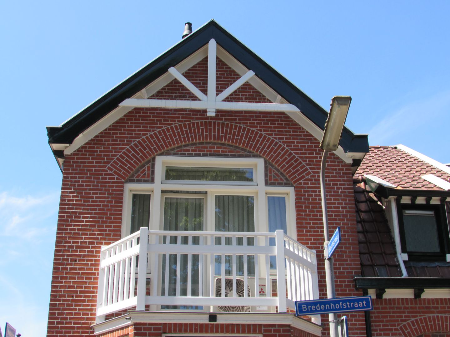 Photo 4 of Bredenhofstraat 7