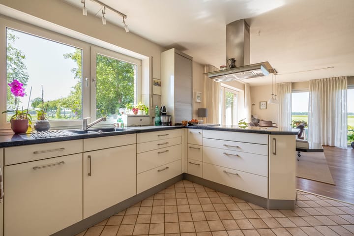 Foto 20 van Ost-West Strasse 11