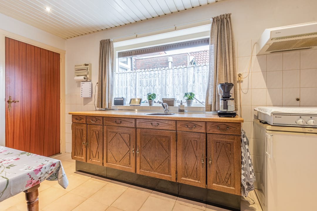 Photo 23 of Bredaseweg 18