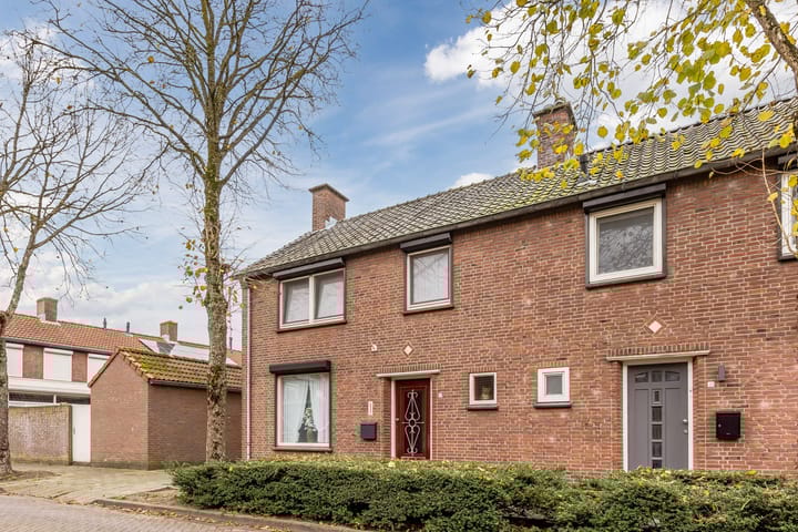 Photo 7 of Karolinastraat 19