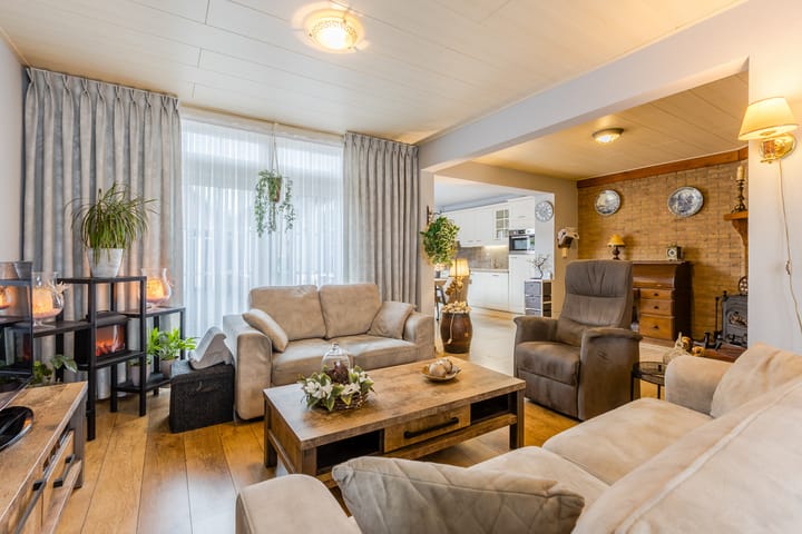 Photo 14 of Karolinastraat 19