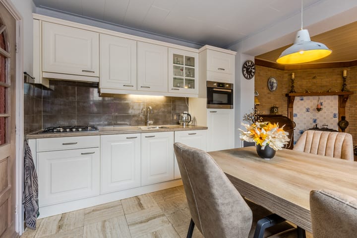 Photo 20 of Karolinastraat 19