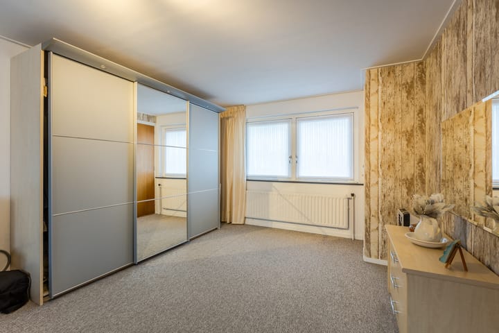 Photo 32 of Karolinastraat 19