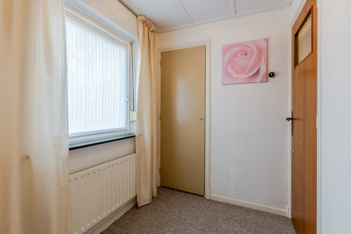 Photo 37 of Karolinastraat 19