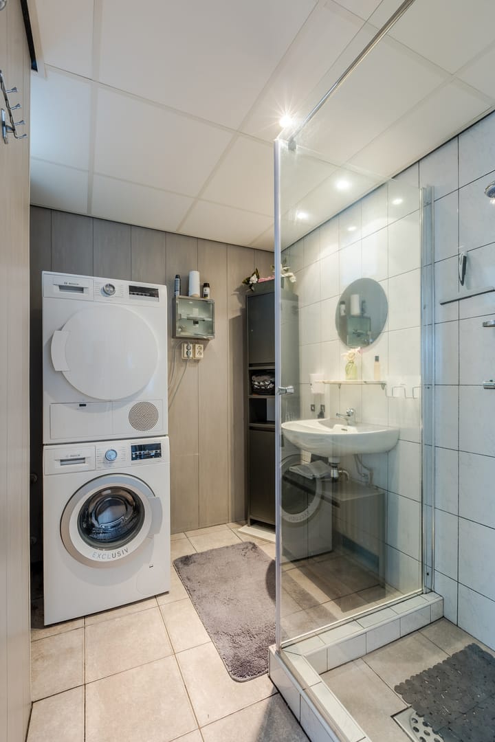 Photo 43 of Karolinastraat 19