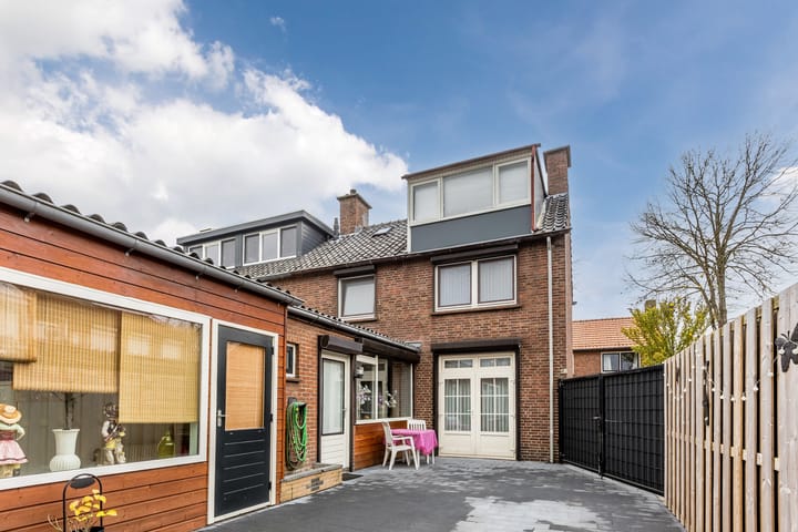 Photo 51 of Karolinastraat 19