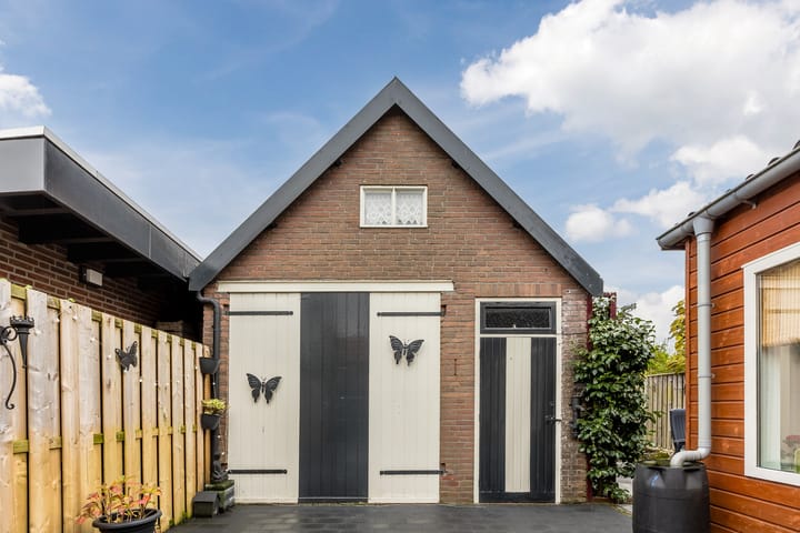 Photo 52 of Karolinastraat 19