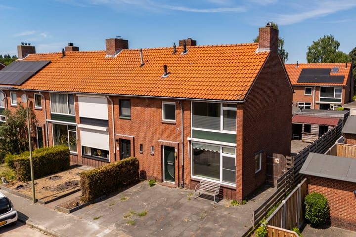 Foto 1 van J.H. van 't Hoffstraat 2