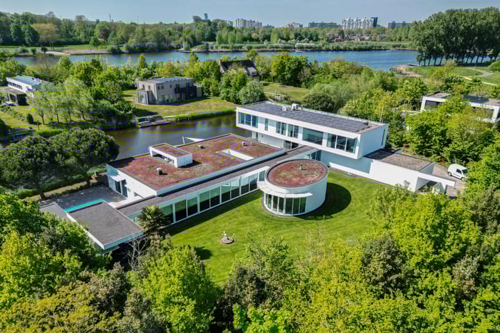 Photo 6 of Waterlelie 15