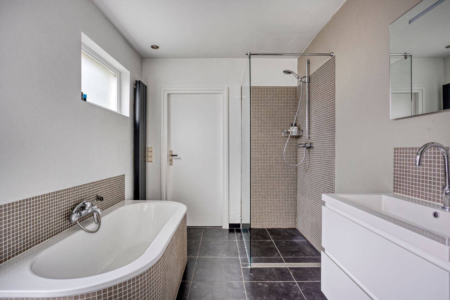 Foto 19 van Monseigneur Schrijnenstraat 13