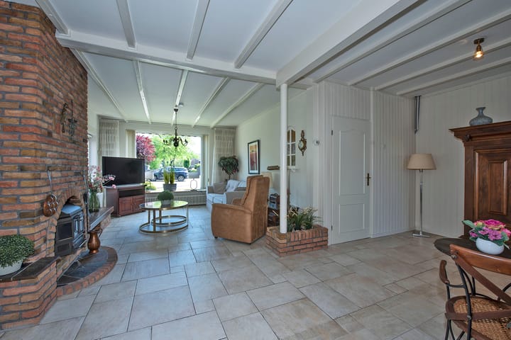 Photo 2 of Anjelier 42