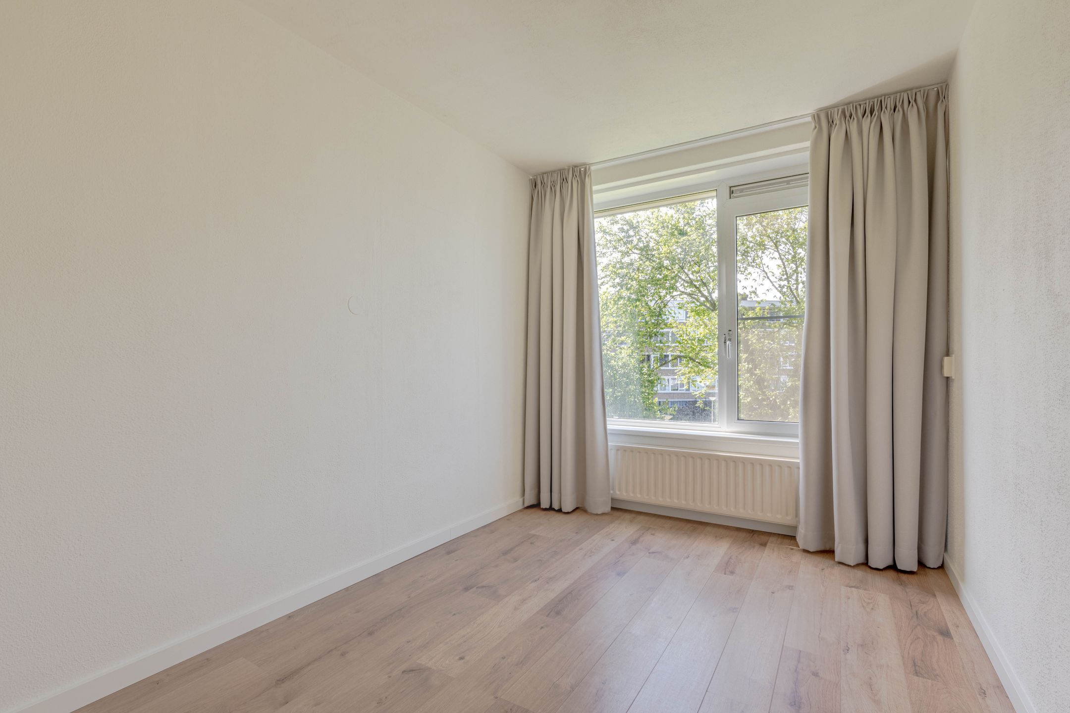 Foto 12 van Dickensstraat 35