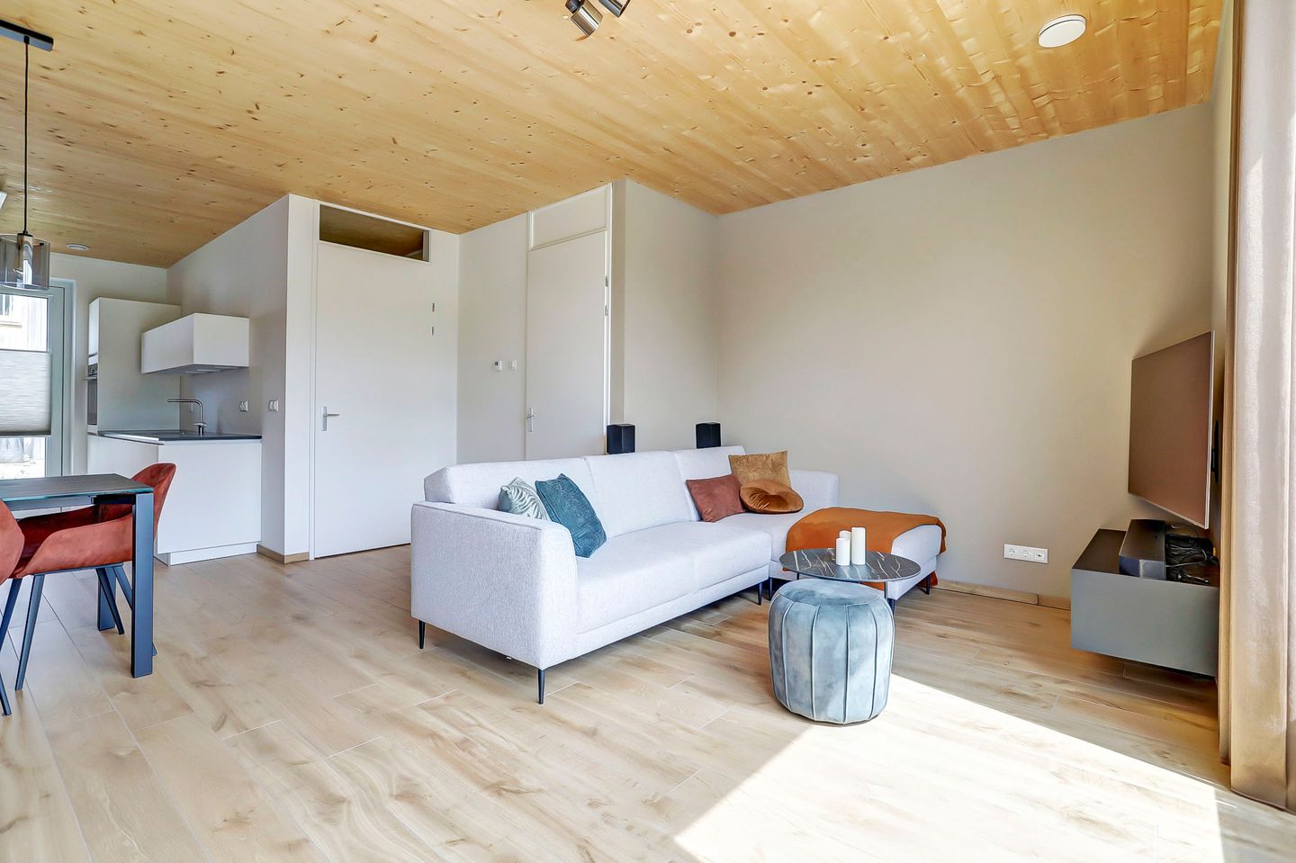 Foto 4 van Grasbloem 8-B