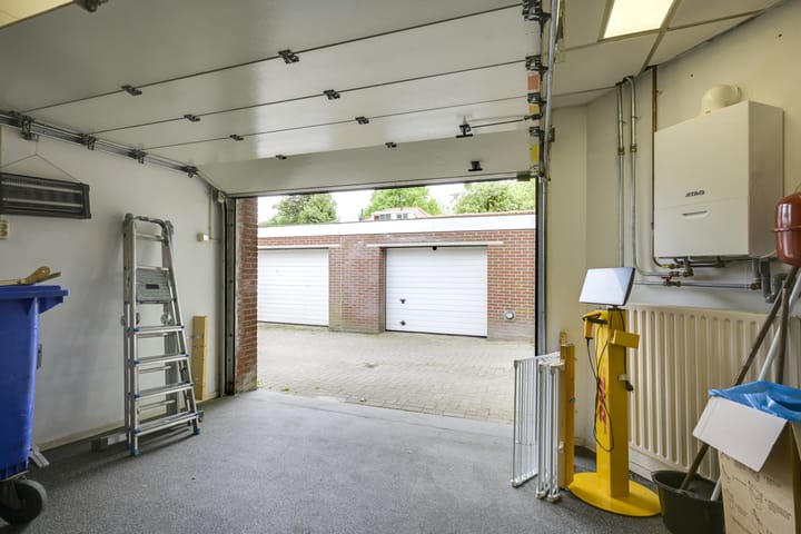 Photo 10 of Johan van Oldenbarneveltlaan 84