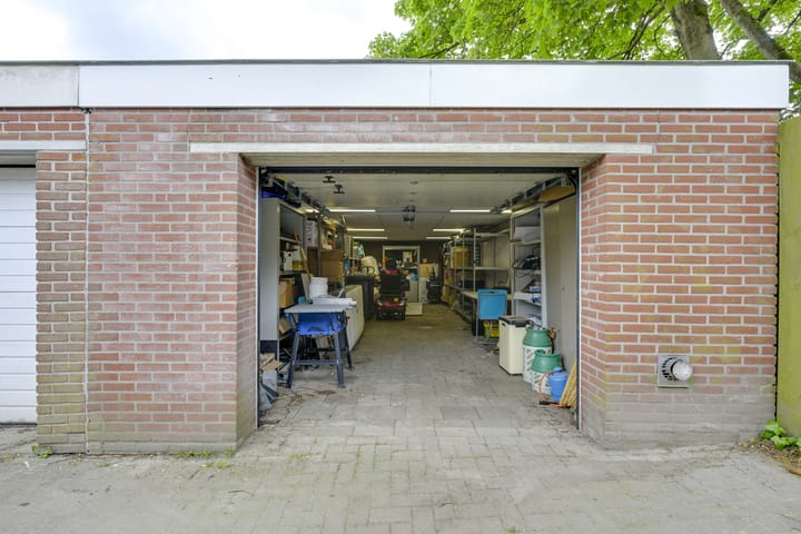 Photo 11 of Johan van Oldenbarneveltlaan 84