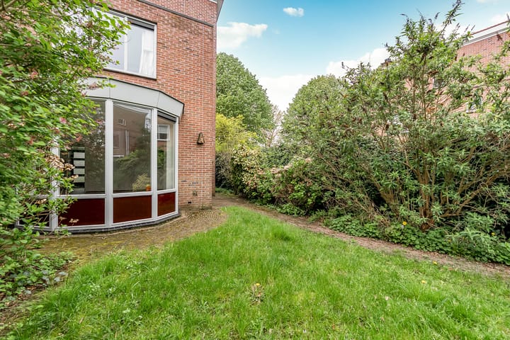 Foto 40 van Joris Ivenslaan 1