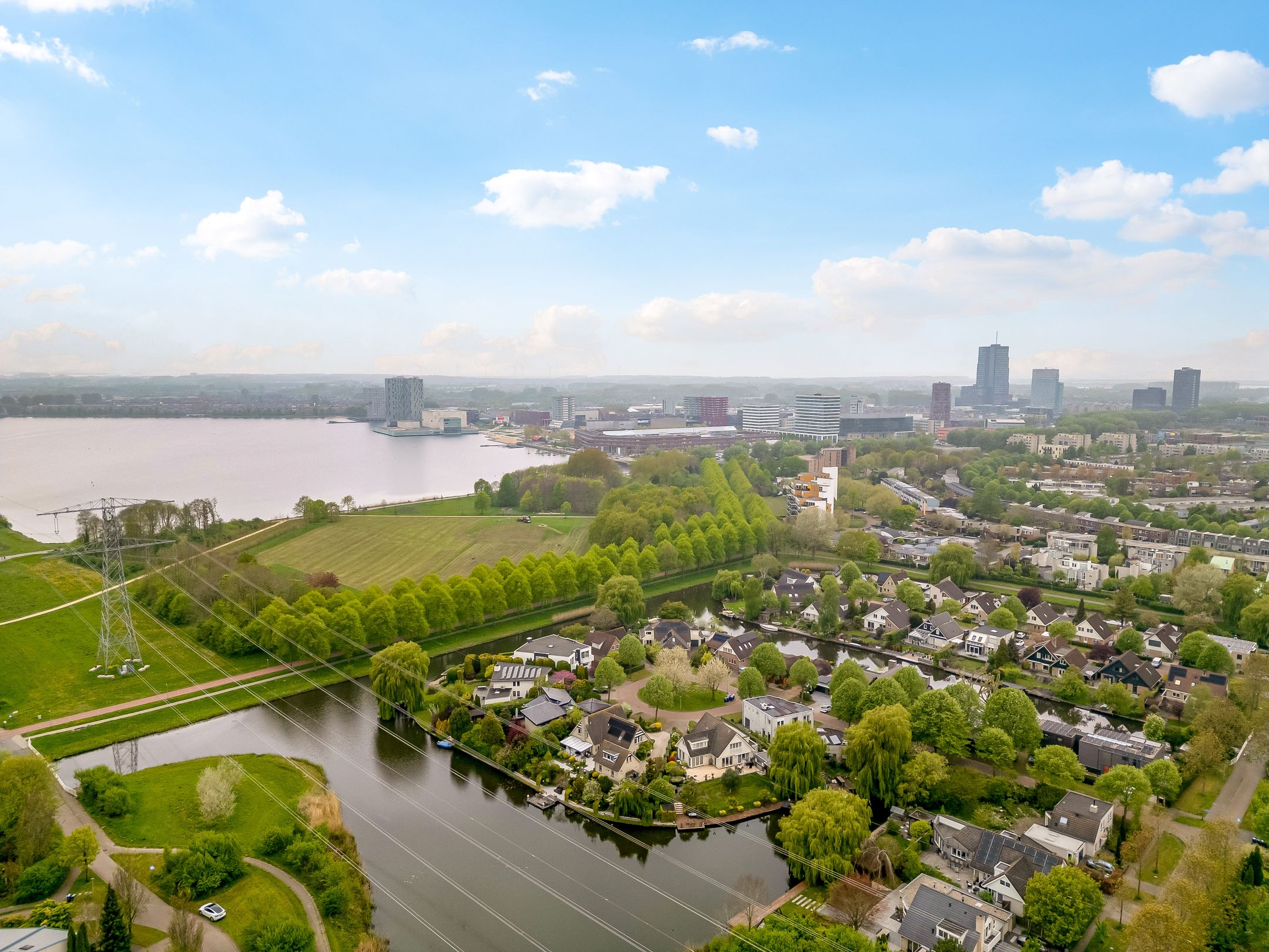 Foto 45 van Joris Ivenslaan 1