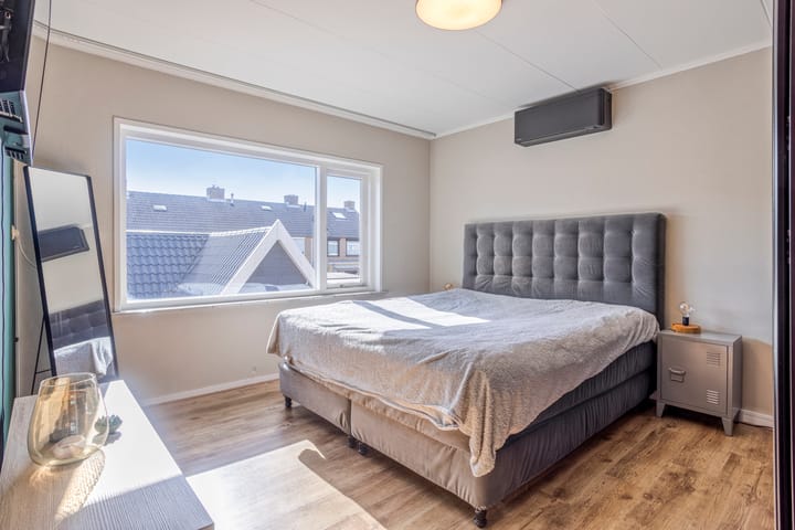 Foto 15 van Pieter de Hooghstraat 8