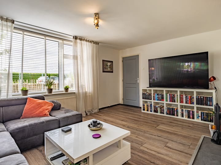 Foto 10 van Angerensestraat 30