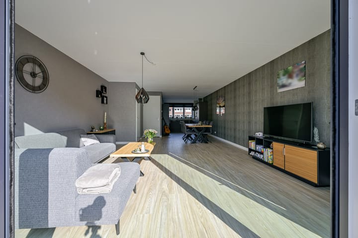 Photo 5 of Burgemeester Avisstraat 14