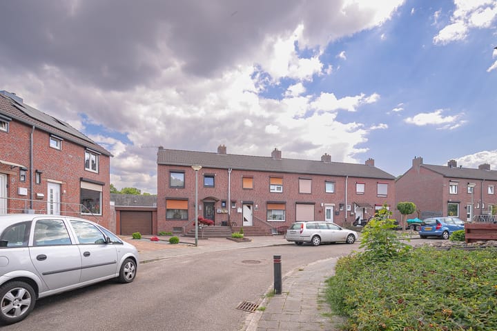 Photo 17 of Trompstraat 18