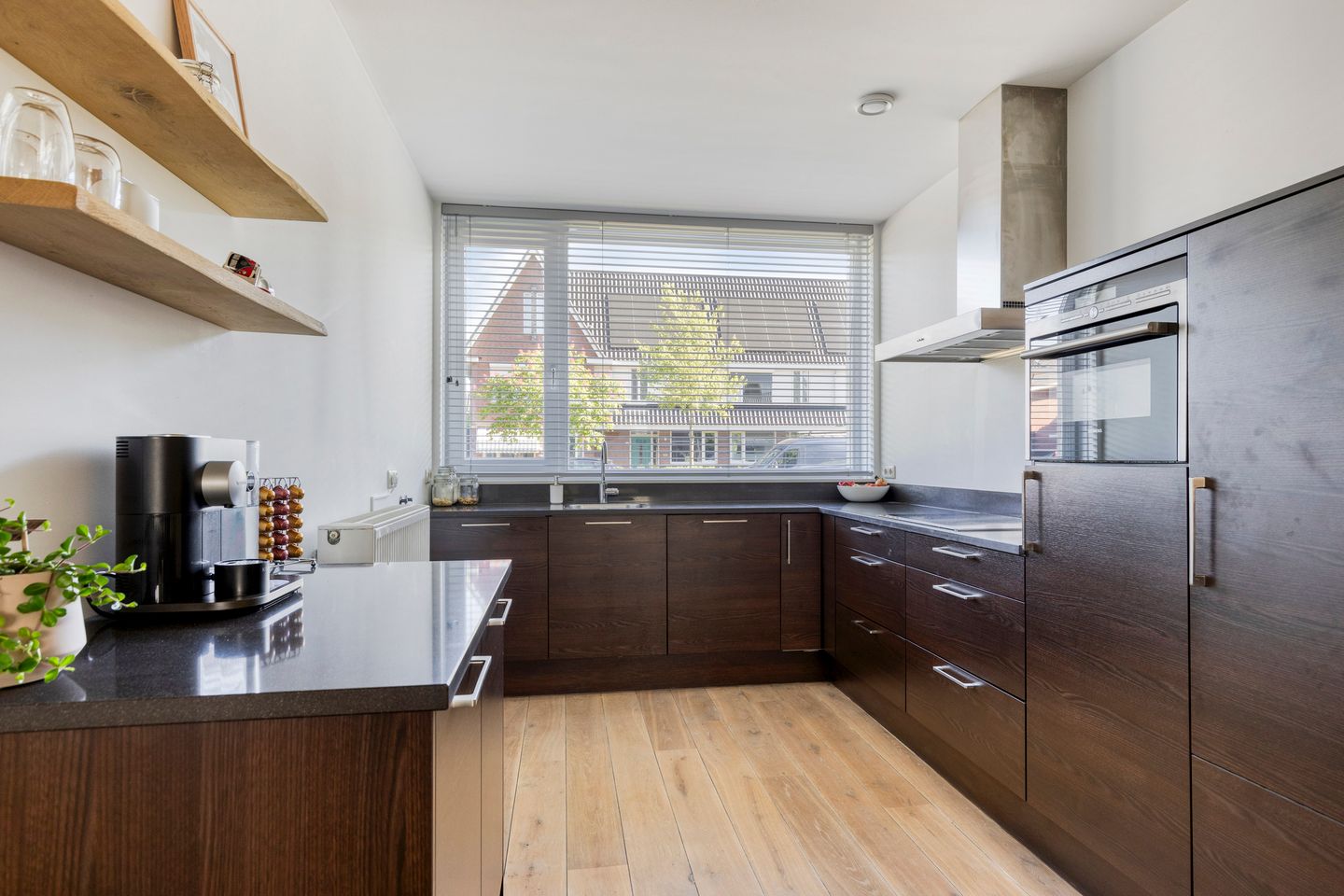 Photo 5 of Vriezenveenstraat 28