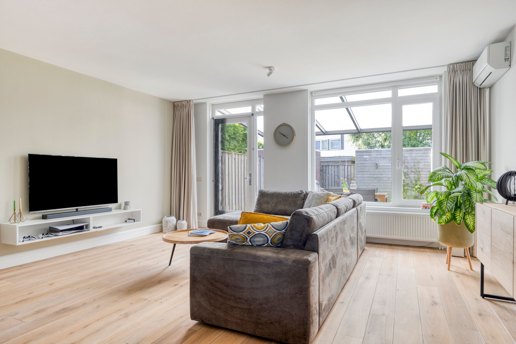 Photo 12 of Vriezenveenstraat 28